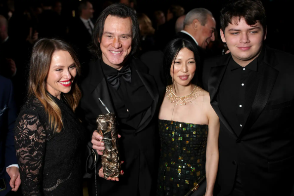 Jim Carrey Thanks Min Ah During César Lifetime Award