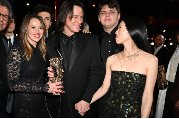 Jim Carrey Thanks Min Ah During César Lifetime Award